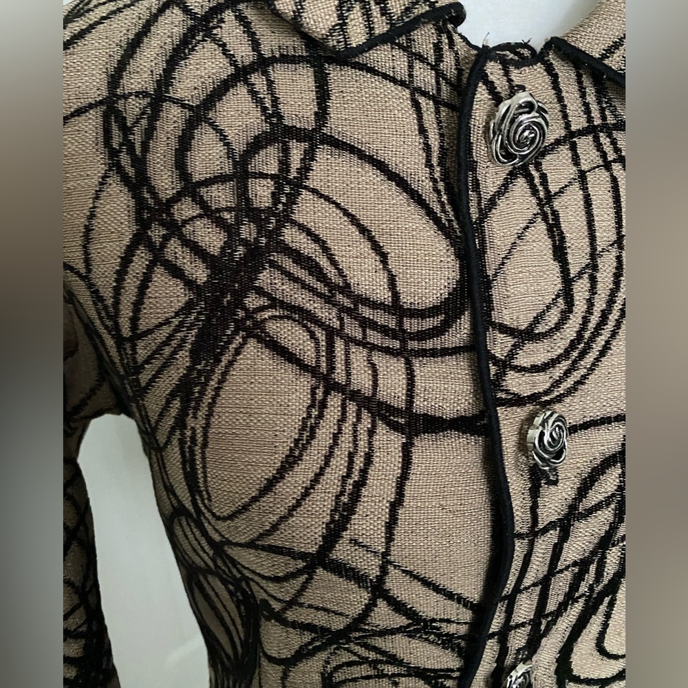 Outstanding And Versatile, This Completely Revers… - image 5